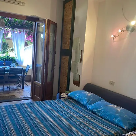 Apartment Casa Bouganville, Vista Mare! Lipari (Isola Lipari)